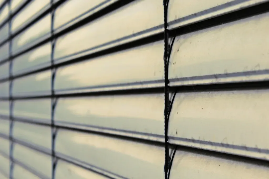 Jak dopasować rolety do stylu wnętrza?