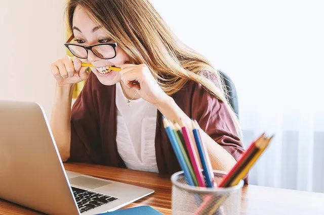Praca przy komputerze a zasady BHP